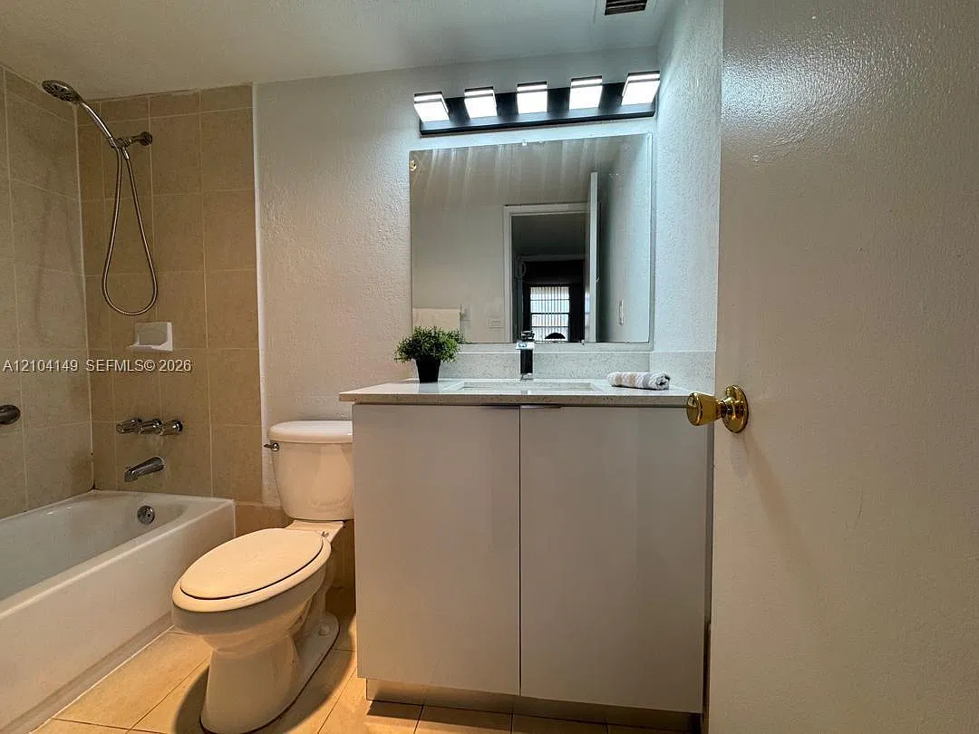 Yolanda Villas Condo — Photo 3