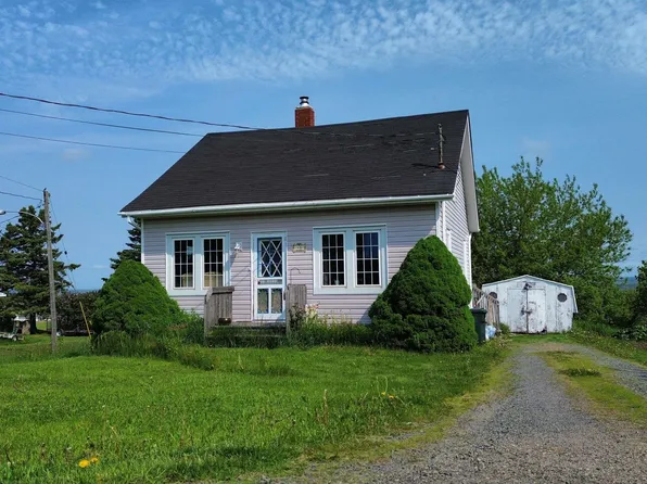 40 Maple St, Springhill, NS B0M 1X0