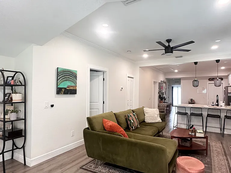 210 W Lambright St — Photo 4