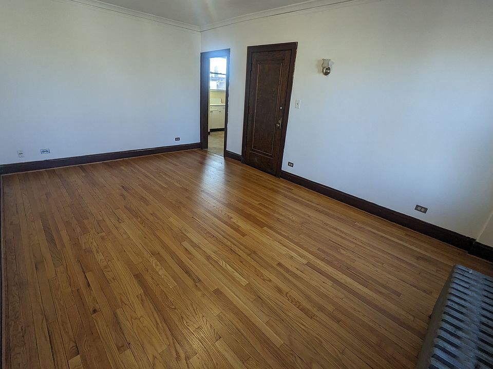 1st image of 3217 N Lockwood Ave #2