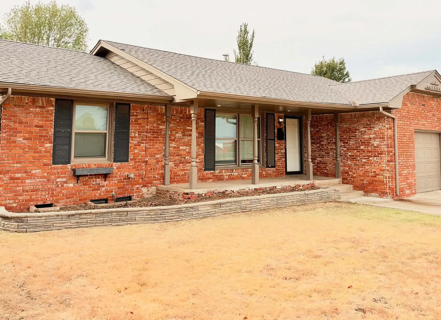 2752 Ridgeview Dr — Photo 2