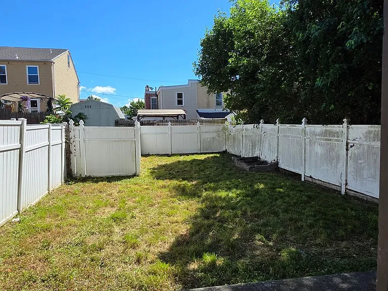 211 7th Ave — Photo 8