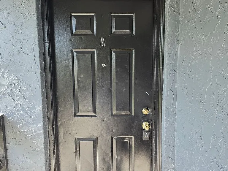 2526 S Oak Ave — Photo 2