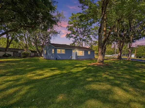 43 Sunridge Dr, Springfield, MA 01118