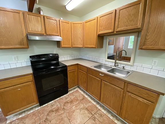 3rd image of 16728 Larch Way