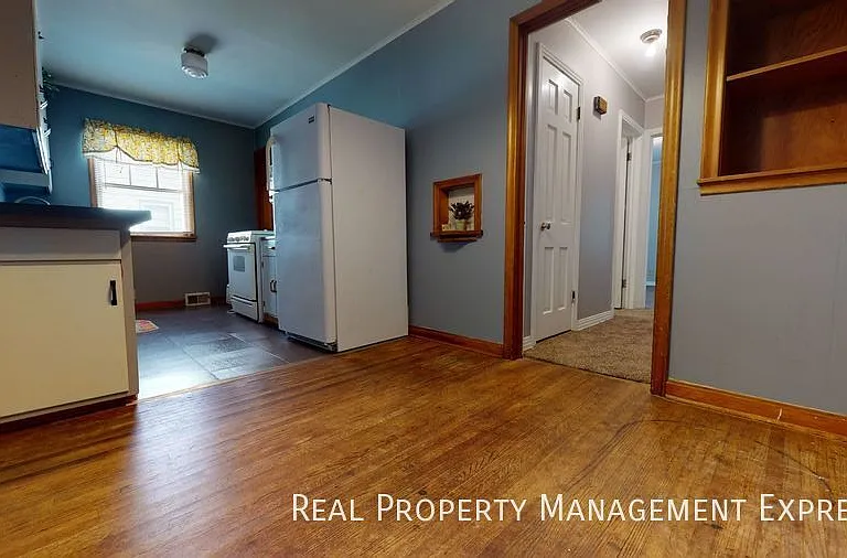 1301 W 13th St — Photo 5
