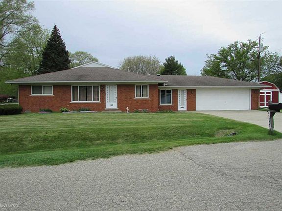 3rd image of 45977 Oaklawn Dr