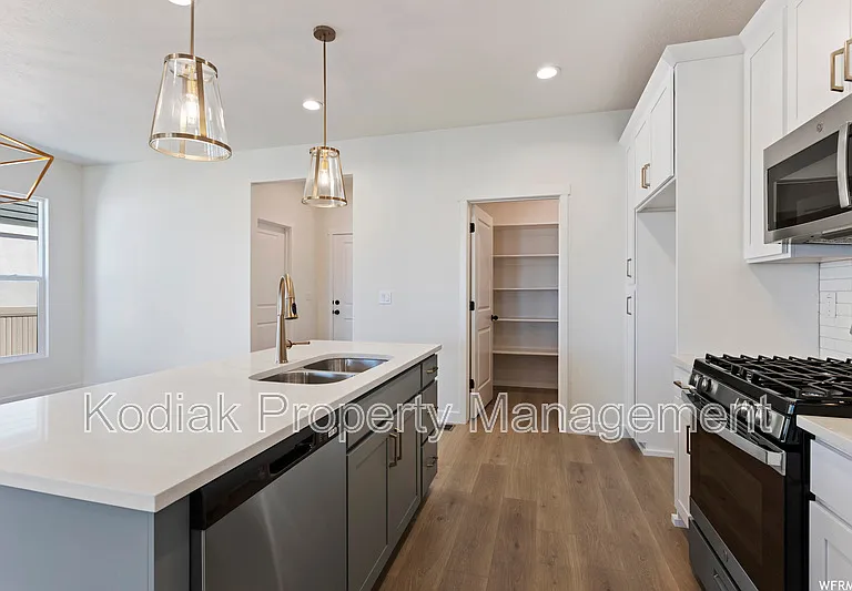 991 W Shoreline Dr — Photo 7