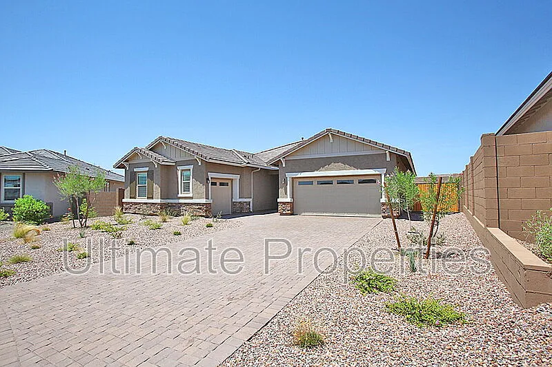 4 bed, 2.5 bath, 2510 sqft, $2,995 — Photo 1