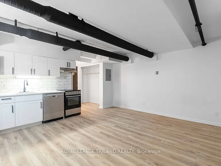 330 Clarence St #B2 — Photo 5