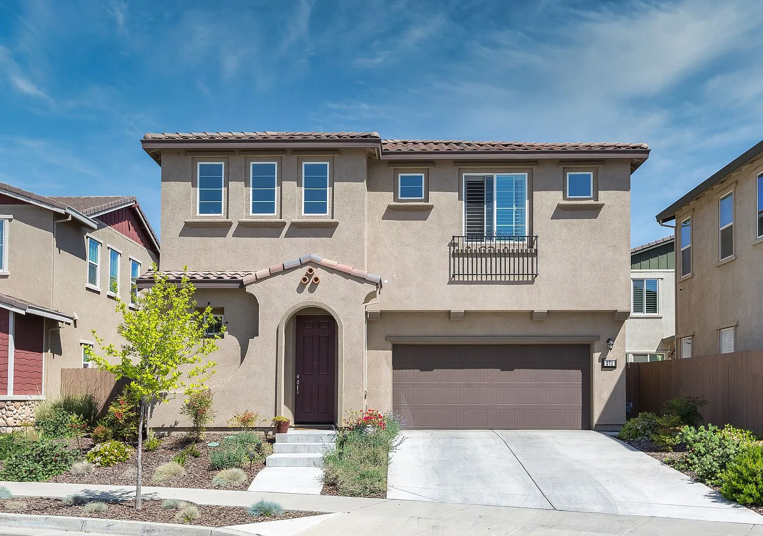 Immaculate single owner home in Natomas w/generous open layout — Photo 2