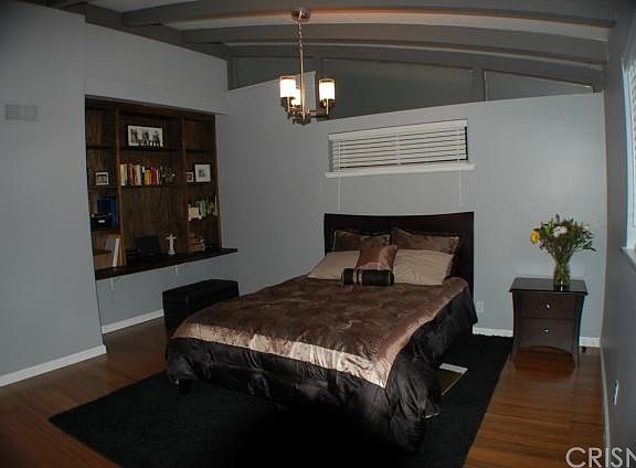 5th image of 14944 Chatsworth St