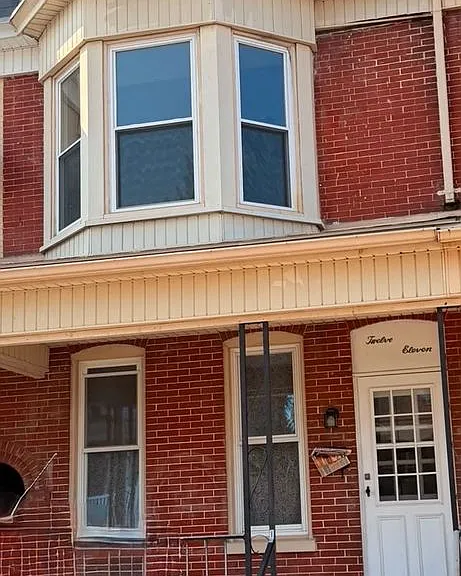 1211 W Poplar St — Photo 1