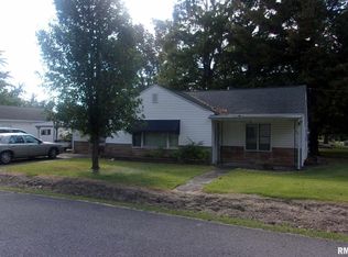 501 W Florence St, Sesser, IL 62884