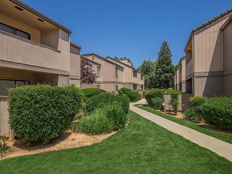 Renaissance Apartments — Photo 15