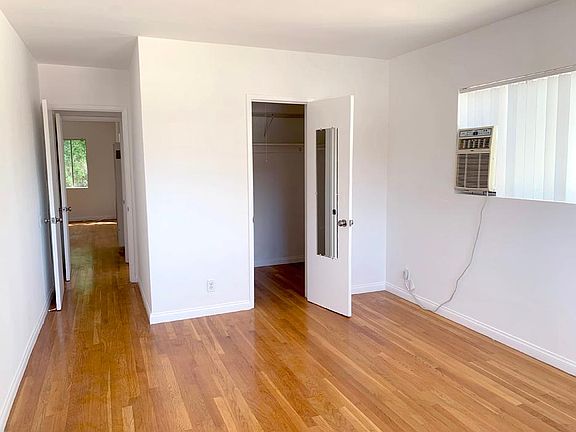 4th image of 3916 Kentucky Dr APT 4