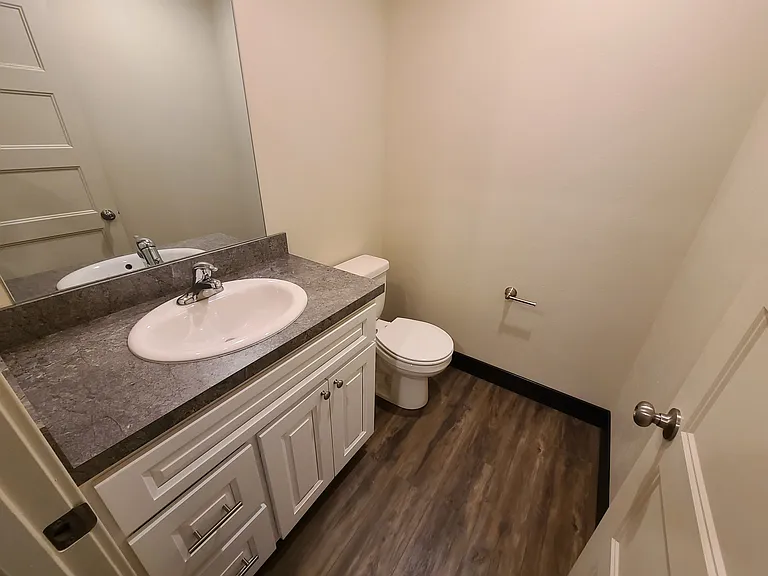 1227 Edwards Ln — Photo 11