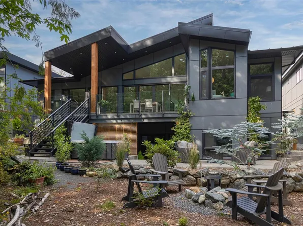 613 Medalist Ave, Colwood, BC V9C 0R7