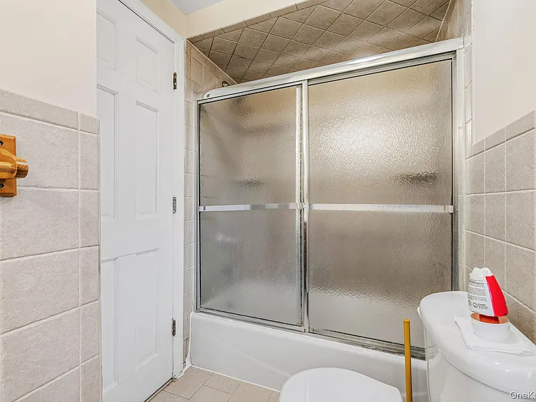 983 Warren Ave — Photo 15