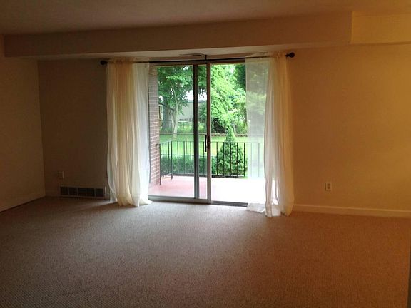 3rd image of 419 2nd St APT 1