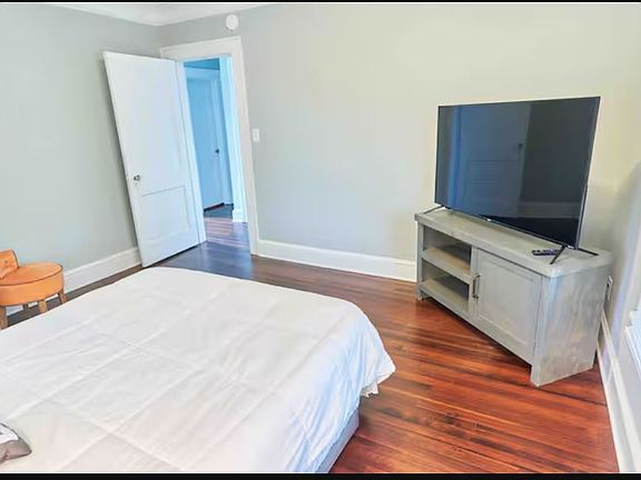 3rd image of 408 Fountain Pl