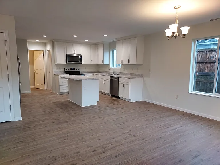 301 Drake St — Photo 5