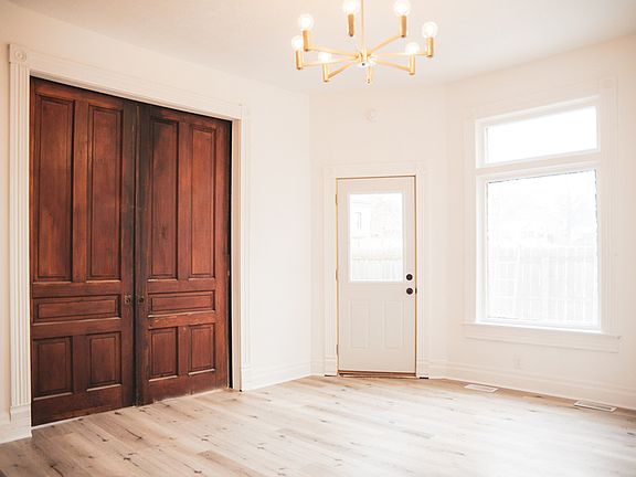 4th image of 914 S 33rd St #1