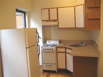 Rented by Robyn Lee, LREB