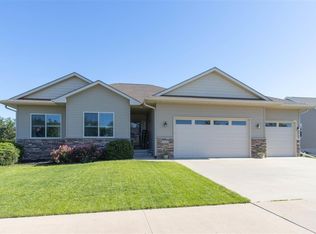 1005 Pheasant Ln, North Liberty, IA 52317