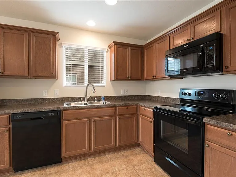 1721 Gayla Creek Dr — Photo 8