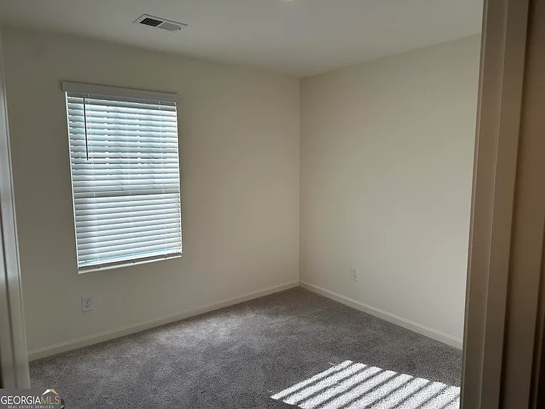 1070 Paddington Dr — Photo 16