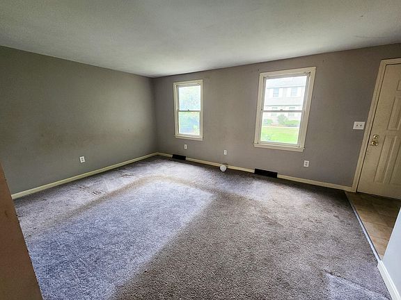 3rd image of 24 Andover Down
