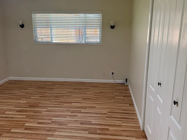 238 Campus Dr — Photo 3