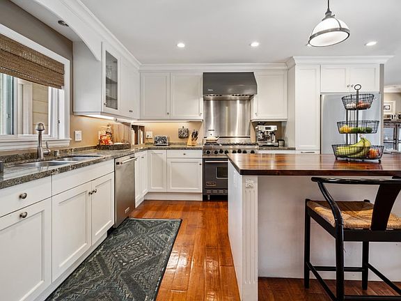 4th image of 115 Tan Oak Dr