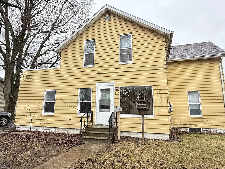 843 Bennett St N #613-W-& — Photo 1