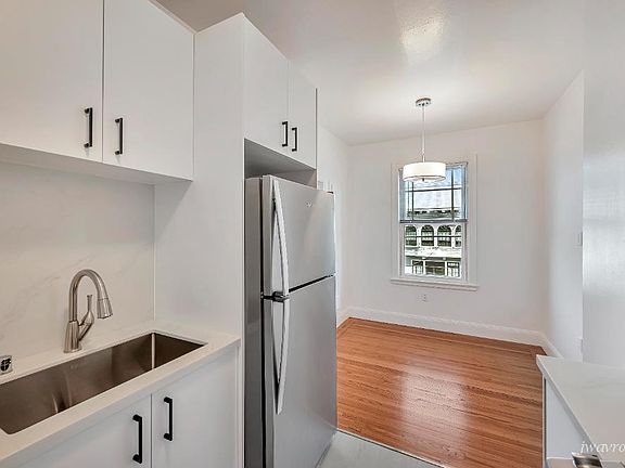 3rd image of 5000 California St APT 202