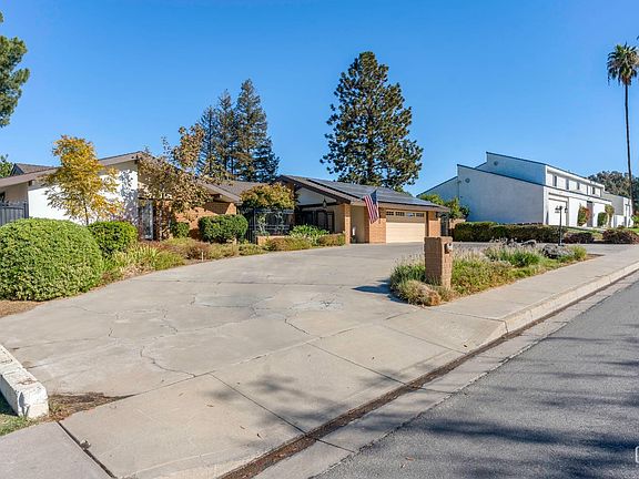 3rd image of 3010 Panorama Dr