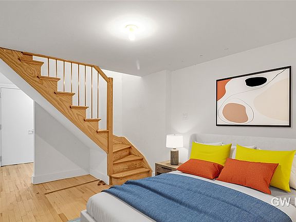 5th image of 886 Jefferson Ave APT 1R