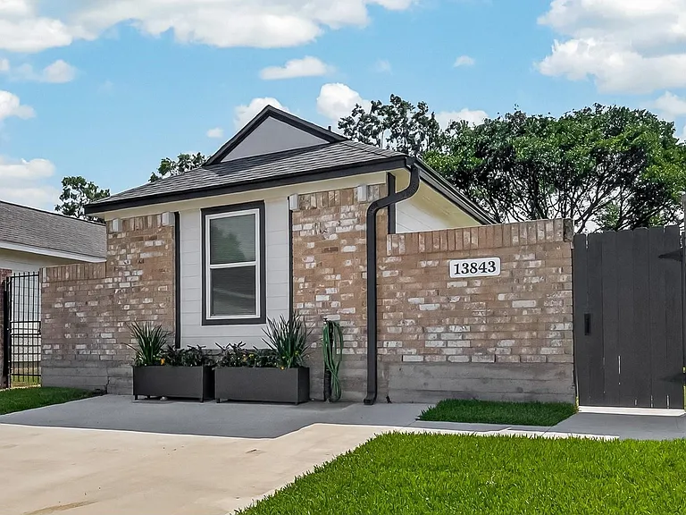 13843 Northlake Dr — Photo 12