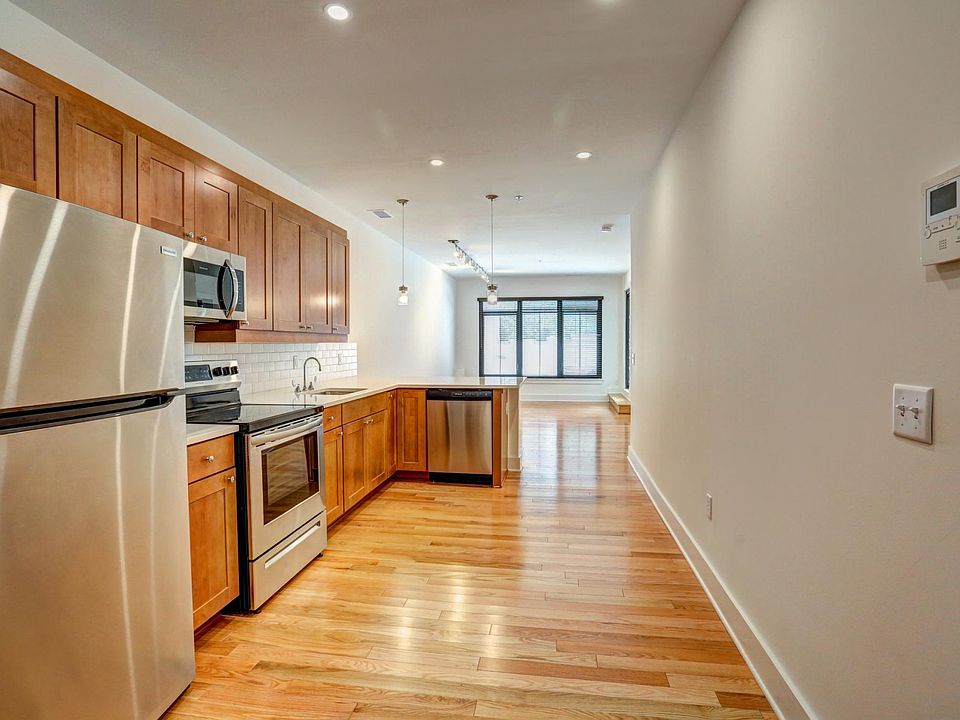 1st image of 304A E Grace St Unit 301