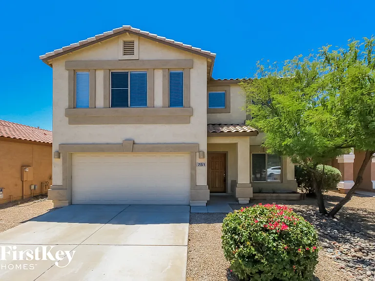 751 E Drifter Pl — Photo 1