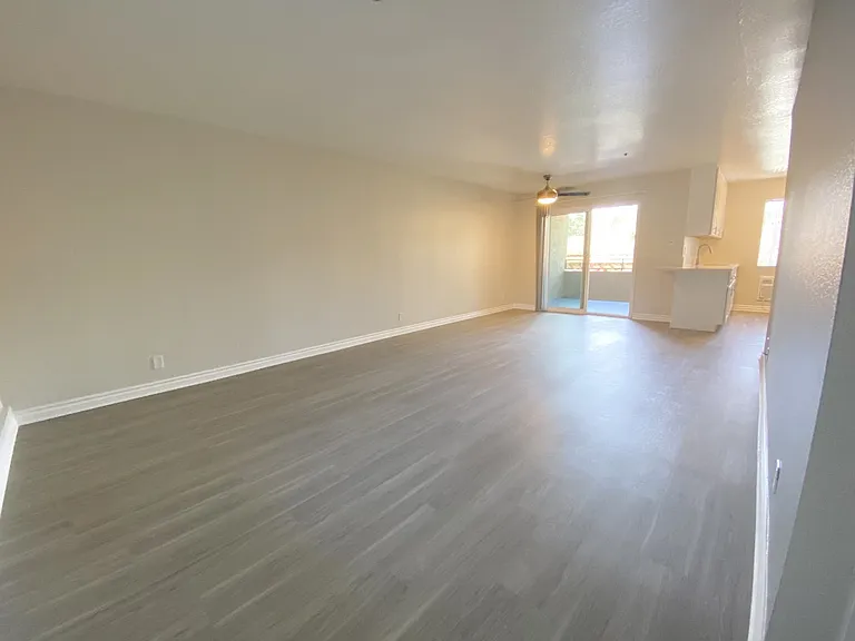 Chateau Spring Gardens Apartments — Photo 15