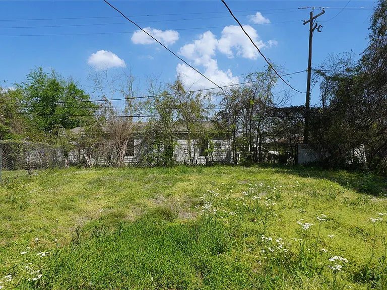 410 Clinton Park St — Photo 17