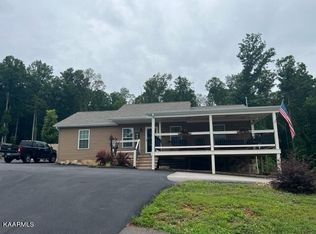 4514 Clifton Ln, Strawberry Plains, TN 37871