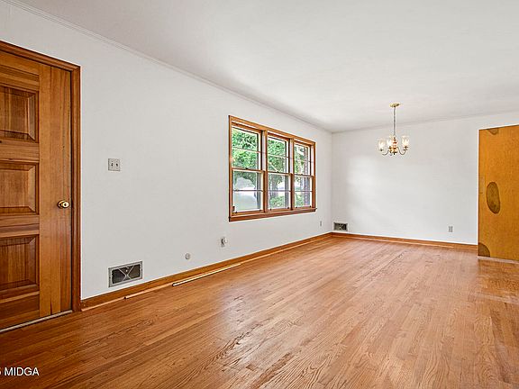 5th image of 2371 Mafiel Dr