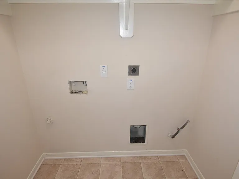 1035 Junction Ct — Photo 32