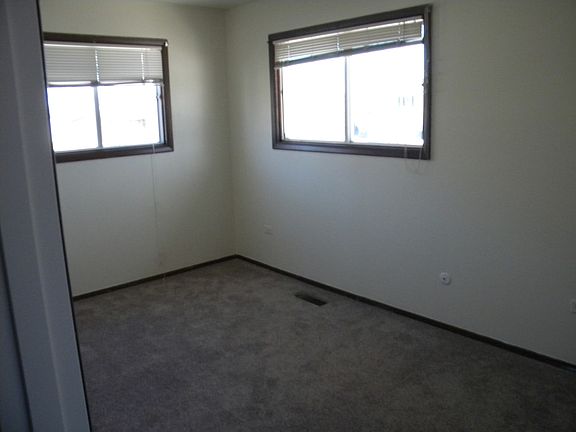 3rd image of 142 Lakewood Dr