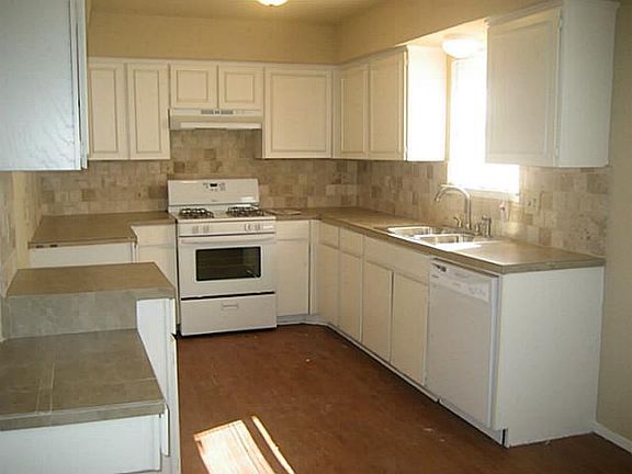 4th image of 2705 Starcrest Ln