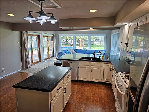 5th image of 104 NW Rock Creek Cir