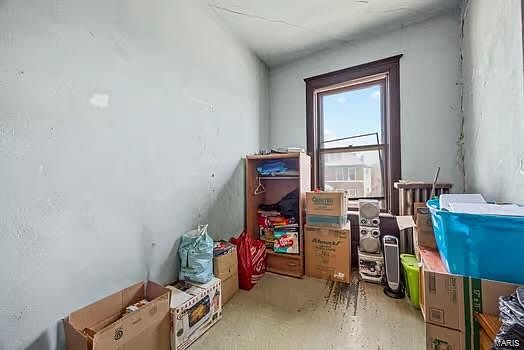 5th image of 2926 Dodier St